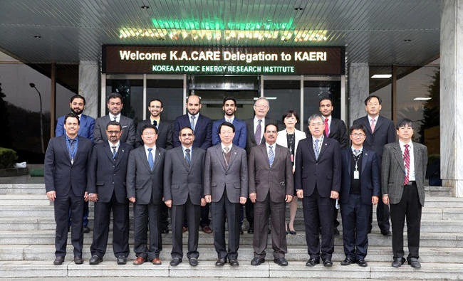A souvenir picture of the delegation of the Saudi King Abdullah City for Atomic and Renewable Energy during their visit to South Korea's nuclear research institute in Seoul in 2016.