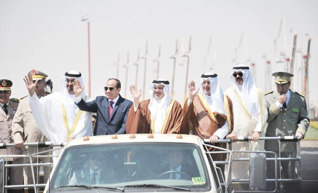 Egyptian President Abdel Fattah El-Sisi, Makkah Gov. Prince Khaled Al-Faisal, Abu Dhabi Crown Prince Sheikh Mohammed bin Zayed Al-Nahyan and Bahraini Crown Prince Salman bin Hamad bin Isa Al-Khalifah during the opening of the Mohammed Najib military base in Alexandria on Saturday. (SPA)