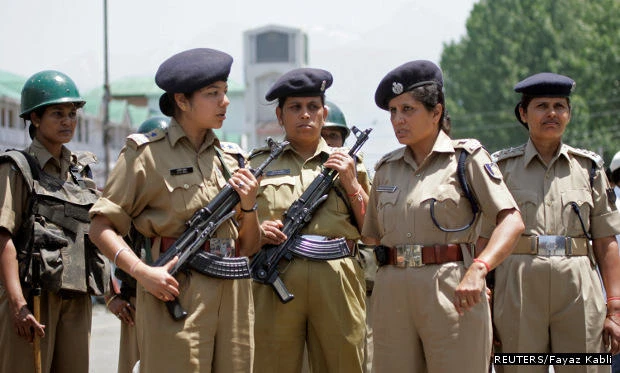 Indian female police. (REUTERS)