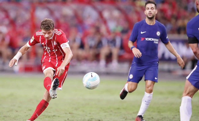 Bayern Munich’s Thomas Mueller scores the third goal for his side during the international friendly against Chelsea on Tuesday in Singapore. (Reuters)