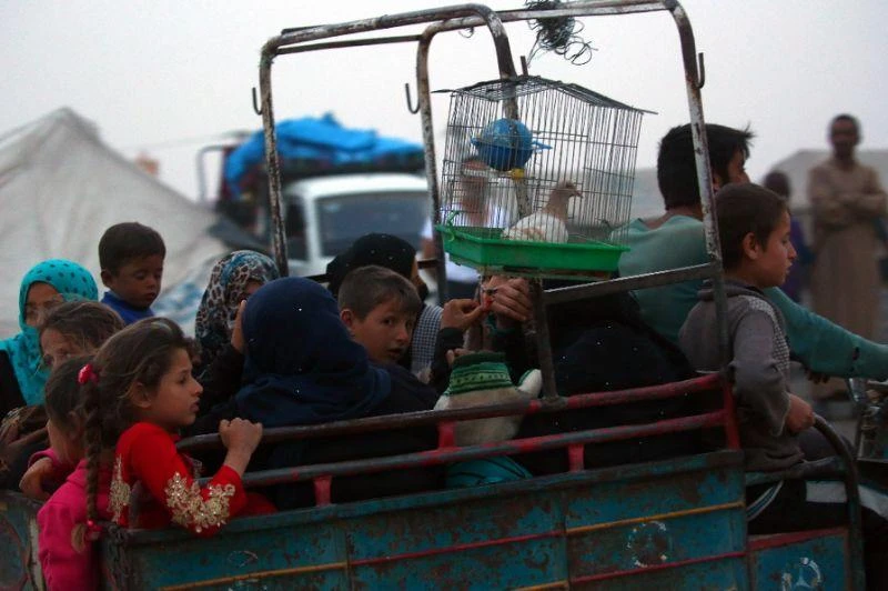 FILE - Displaced Syrians, who fled the countryside surrounding Daesh group stronghold of Raqa, arriving at a temporary camp in May 2017 (AFP)
