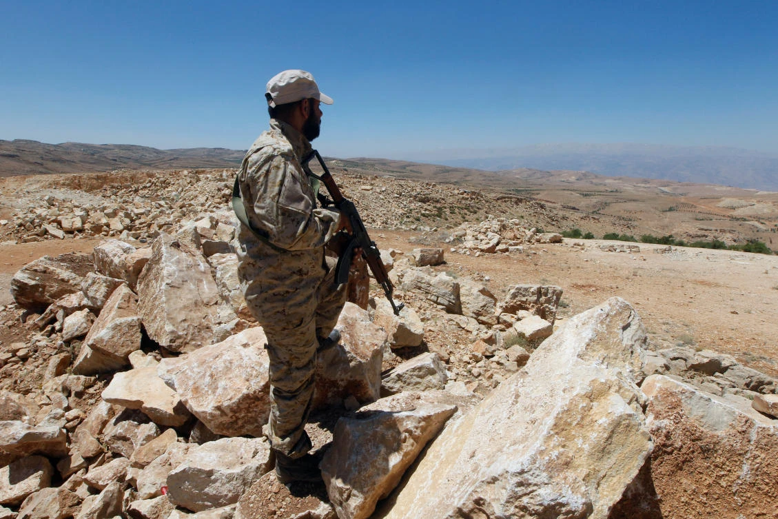 A Hezbollah fighter holds his weapon in Juroud Arsal, Syria-Lebanon border, July 25, 2017. (REUTERS)