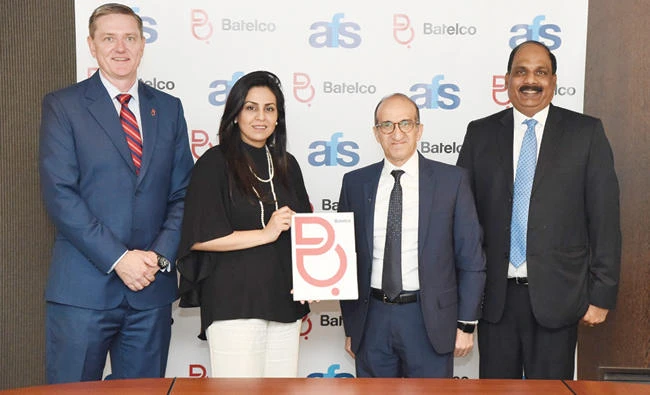 Batelco CEO Eng. Muna Al-Hashemi and AFS Chairman Sael Al-Waary
(second from right) at the MoU signing ceremony in Bahrain.