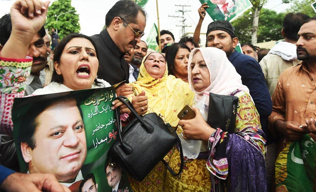 Activists of Pakistan Muslim League Nawaz (PNL-N) protest the Supreme Court (SC) decision against Prime Minister Nawaz Sharif, in Lahore on Friday. (AFP)