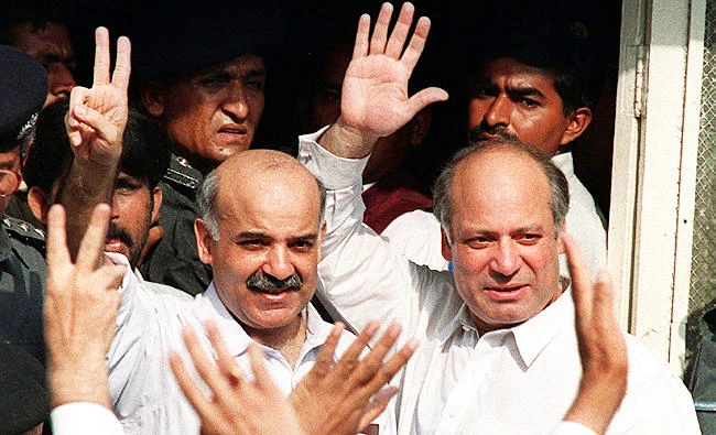 In this photo taken on December 4, 1999, shows deposed Pakistani Prime Minister Nawaz Sharif (R) and his brother Shahbaz Sharif (L) waving at supporters outside the courthouse in Karachi as they make their first public appearance together since the 12 October Military bloodless coup. (AFP)