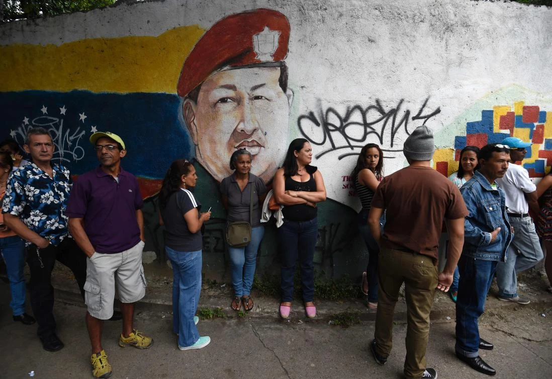 People queue to cast their vote to elect a Constituent Assembly in Caracas on July 30, 2017. Polls opened in Venezuela on Sunday for the election of a new, all-powerful "Constituent Assembly" that President Nicolas Maduro promised would end his country's political and economic crisis by rewriting the constitution. (AFP)