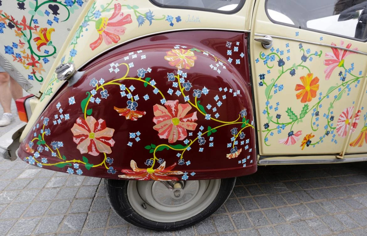Details of a 2 CV are pictured at a camping site in Ericeira during the World 2017 2CV Meeting July 30, 2017. The event is held between the 26th and the 31st of July 2017, 30 years after Portugal hosted the seventh 2CV World Meeting in 1987, and will include activities ranging from an open air fair, a competition to disassemble and reassemble, an "elegance" contest for original and modofied 2CV's, a chimes concert, to a short term 2CV museum hosted by the Marfa national palace featuring vehicles from the Citroen Heritage collection purposely brought from Paris. / AFP / JOSE MANUEL RIBEIRO