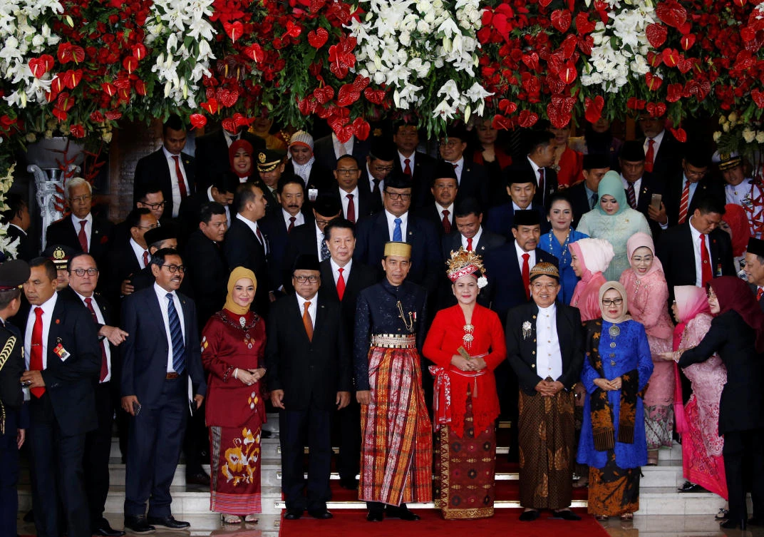 Indonesia president Joko Widodo (C) and his wife Iriana pose for pictures with parliament members after delivering a speech in front of parliament members ahead of Thursday's independence day in Jakarta, Indonesia, August 16, 2017. REUTERS/Beawiharta