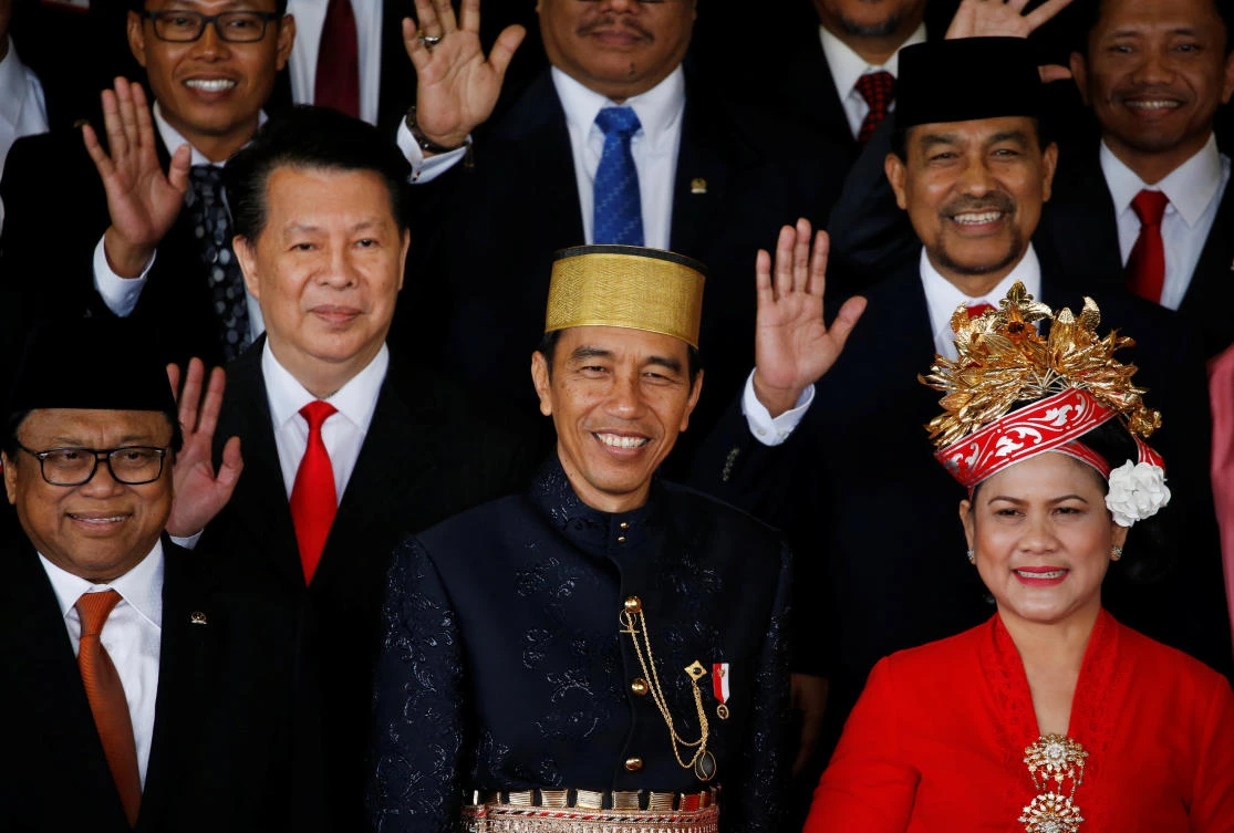 Indonesia president Joko Widodo (C) with his wife Iriana (R) with parliament members pose for pictures after delivering a speech in front of parliament members ahead of Thursday's independence day in Jakarta, Indonesia, August 16, 2017. REUTERS/Beawiharta
