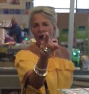 Woman abuses Muslim for wearing niqab