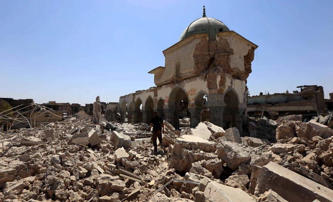 With Mosul in ruins and nearly a million displaced, Iraq now faces the enormous task of restoring order and rebuilding its second city. (AFP)