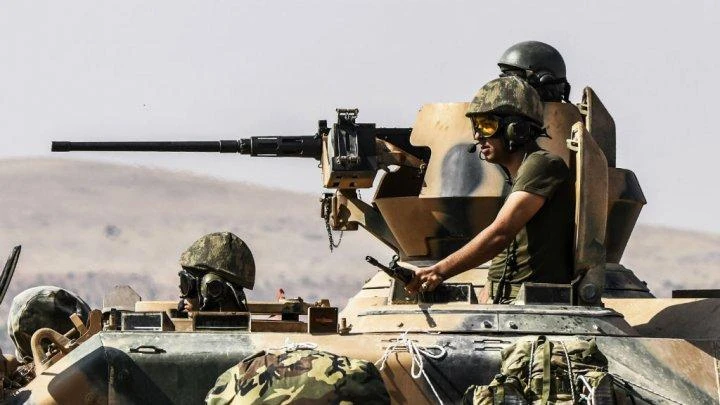 FILE - A Turkish tank drives through the southern border town of Karkamis before crossing into Syria on August 27, 2016. (AFP)