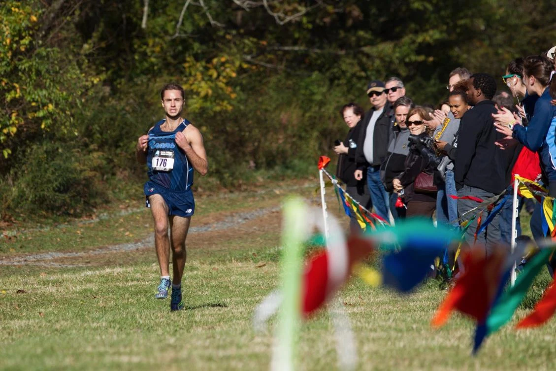 Jesse Orach approaches the finish line with a lead at the 2016 Cross Country Championship. (Photo courtesy: Twitter)