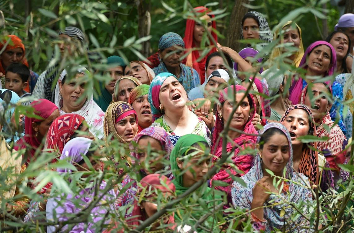 Relatives of a Kashmiri civilian Firdous Ahmed mourn during his funeral at Begum Bagh Pulwama, south of Srinagar, on August 1, 2017. Indian forces killed a top militant commander in Kashmir on August 1, triggering clashes in which one protester was killed and dozens injured. (AFP)