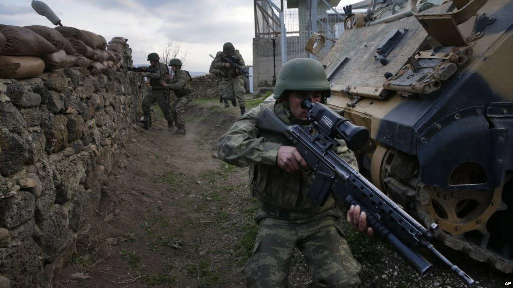 FILE - Turkish army soldiers run to their fighting positions during exercises, at a military outpost near the town of Kilis, southeastern Turkey, March 2, 2017. (AP)