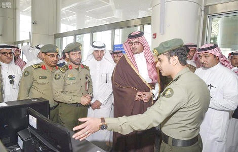 Acting Madinah Gov. Prince Saud bin Khaled Al-Faisal looks at the systems of the Passport Department at Prince Mohammed bin Abdul Aziz International Airport in Madinah. (SPA)