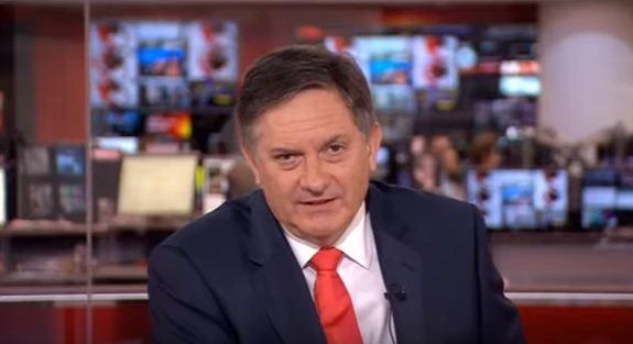 BBC’s Simon McCoy loses the will to continue with surfing dog story (YouTube)