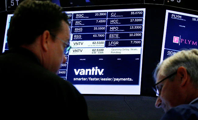Traders wait for news at the post where U.S. credit card technology firm Vantiv Inc is traded on the floor of the New York Stock Exchange (NYSE) in New York, U.S., in this July 5, 2017 photo. (REUTERS)