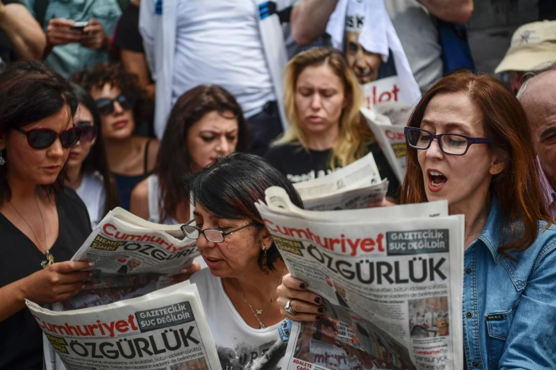 Turkey seeks arrest of 35 media workers over alleged Gulen links