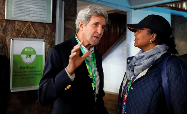 Former US Secretary of State John Kerry talks with Kenya's Foreign Cabinet Secretary Amina Mohamed in a tally center in Nairobi early Wednesday. (Reuters)
