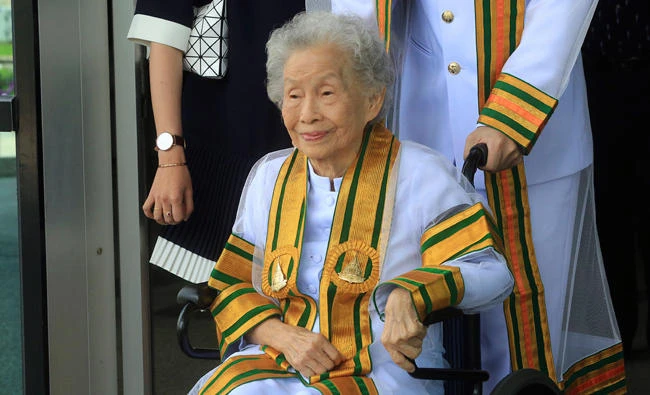 Kimlun Jinakul, 91, attends her graduation ceremony to receive a bachelor's degree in human ecology from Thailand's King Maha Vajiralongkorn Bodindradebayavarangkun on Wednesday. (AP)