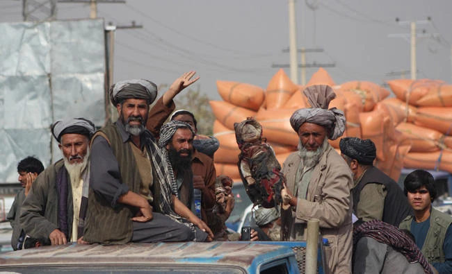 An Afghan man carries the dead body of a child (C) following a NATO coalition airstrike on the outskirts of Kunduz on November 3, 2016. On Friday, several civilians were killed in an American airstrike in eastern Afghanistan, local officials said, the latest setback in efforts to bring peace to the war-torn country. (AFP)