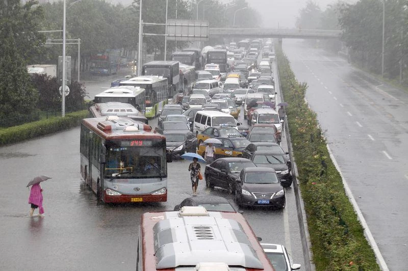 Vehicles are trapped on a flooded street during a heavy rainfall in Beijing July 20, 2016. (File pgoto by Reuters)
