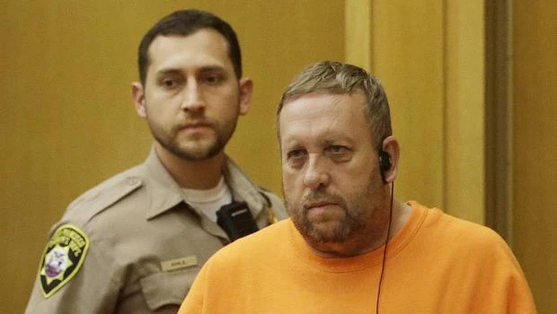 Andrew Warren enters a courtroom for an extradition hearing at the Hall of Justice in San Francisco, Friday, Aug. 11, 2017. Warren, an Oxford University financial officer accused in the fatal stabbing of a Chicago man, has agreed to return to Illinois to face charges. (AP)