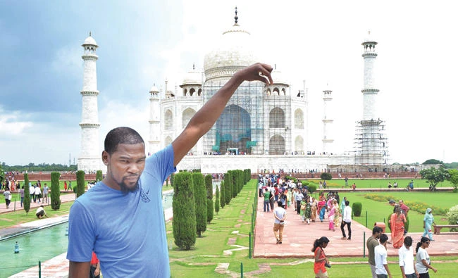 Kevin Durant poses in front of the Taj Mahal in Agra, India, in this file photo. (AP)