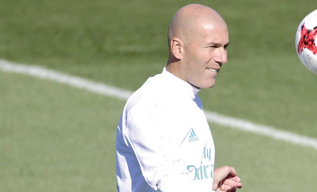 Real Madrid’s coach Zinedine Zidane during a
training session in the Spanish capital
on Saturday. (AFP)