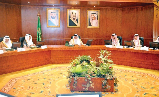 Makkah Gov. Prince Khaled Al-Faisal chairs a meeting of the Central Hajj Committee in Makkah on Saturday. (AN photo)