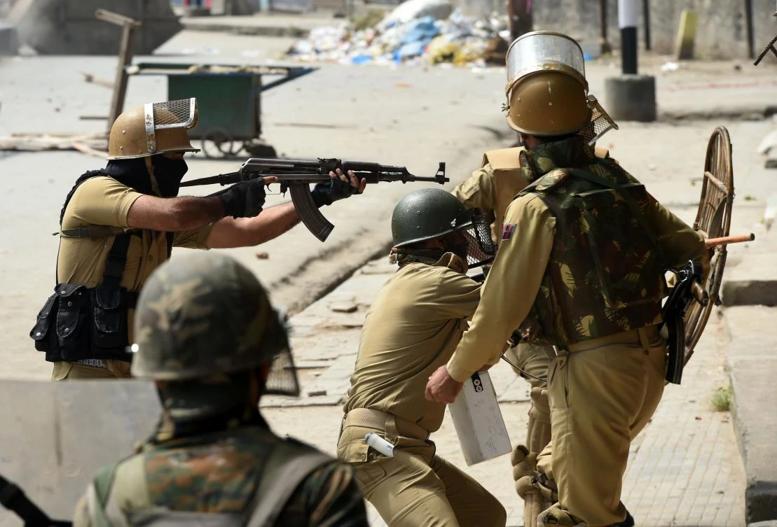 Indian government forces clash with Kashmiri protestors after the funeral procession of slain militant Yawar Nissar at Shipora in Anantnag, South of Srinagar, on August 4, 2017. Two Indian soldiers and two rebels were killed in armed clashes on August 3, officials said, in another day of bloodshed in Kashmir where tensions are high following the death of a prominent militant. The rebels were killed in Kulgam, south of the main city of Srinagar in Indian-administered Kashmir, when they walked into an ambush laid by Indian soldiers. (AFP)