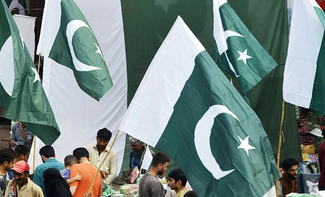 In this photo taken August 6, 2017 Pakistani people shop at a roadside stalls ahead of Independence Day celebrations in Lahore. (AFP)