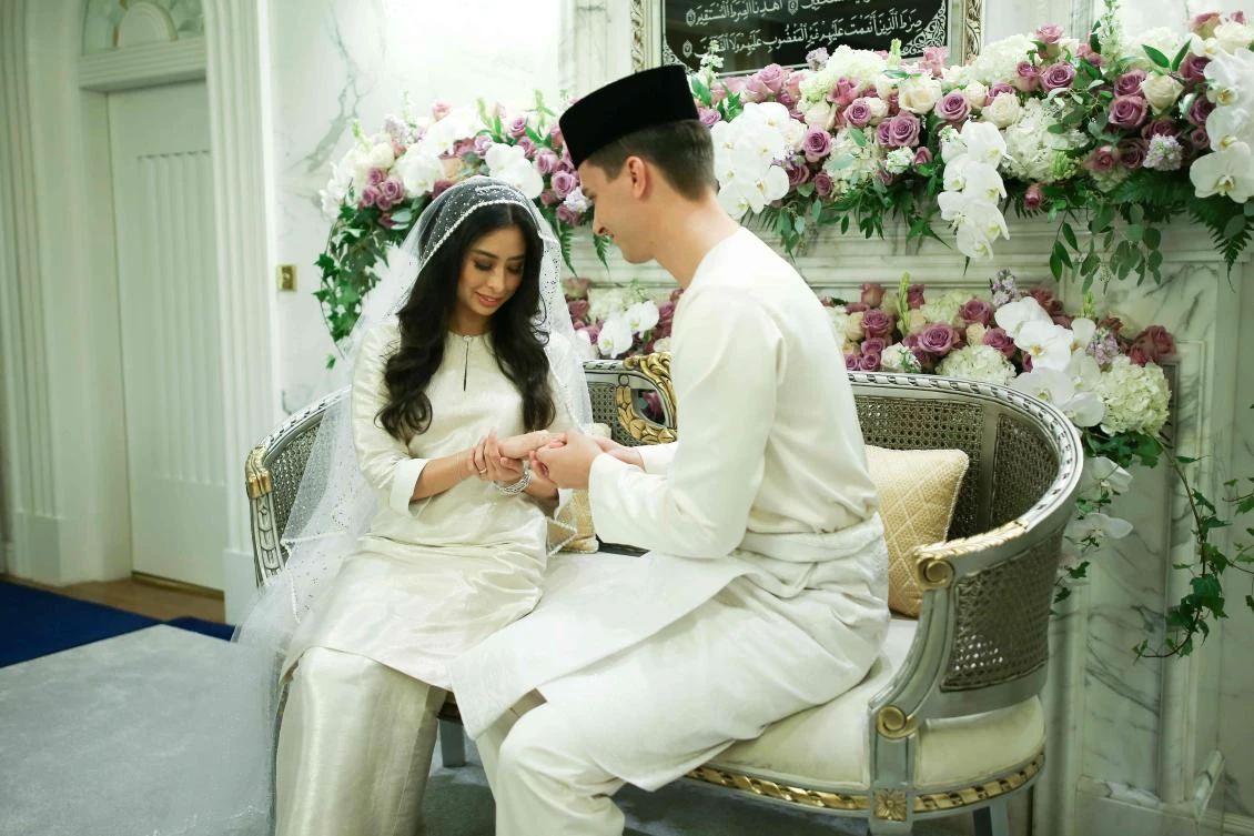 This handout photograph made available on August 14, 2017 by the Royal Press Office shows Dennis Muhammad Abdullah (R) of the Netherlands places the ring on the finger of his bride, Princess Tunku Tun Aminah Sultan Ibrahim (L), the only daughter of the Sultan of Johor, after their wedding at Istana Bukit Serene in Johor Bahru. The daughter of one of Malaysia's most powerful sultans married her Dutch fiance on August 14 in a ceremony steeped in centuries of tradition during a day of lavish celebrations. (AFP)