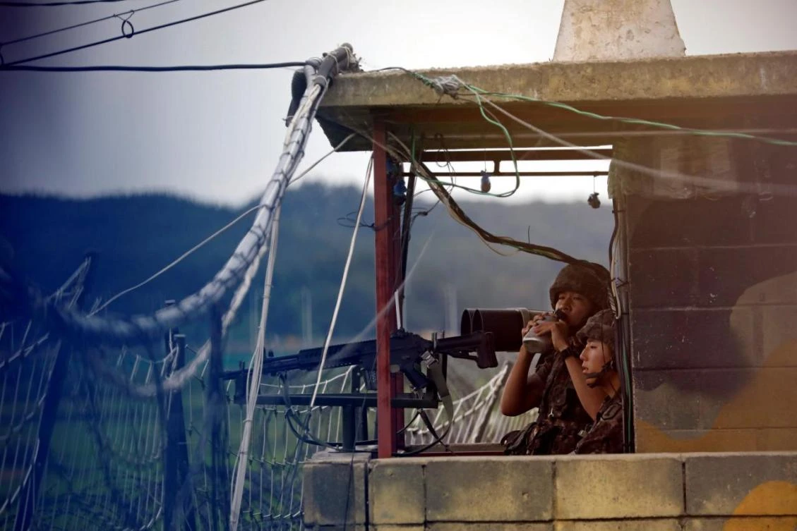 A South Korean soldier stands guard at a guard post near the demilitarized zone separating the two Koreas in Paju, South Korea, August 14, 2017. (REUTERS)