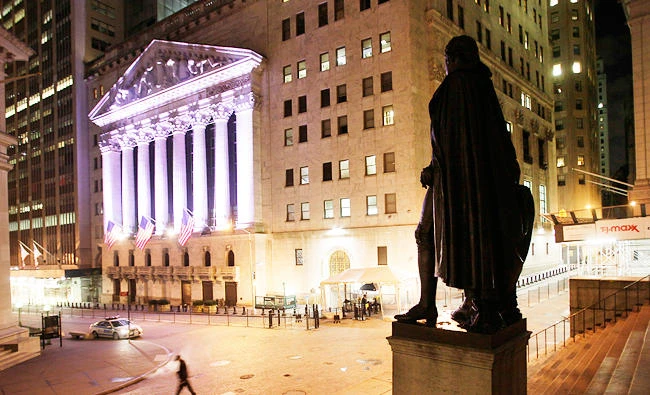 In this Oct. 8, 2014 file photo, a statue of George Washington stands near The New York Stock Exchange, in background. (AP)
