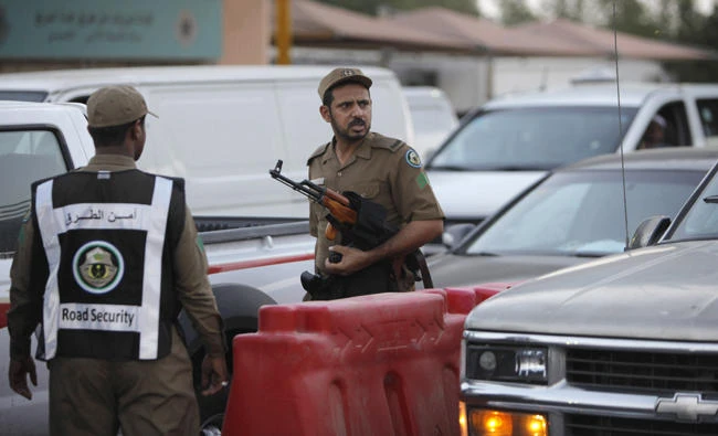 Police stand guard on a road in the holy city of Makkah in this file picture. This Hajj season, Security forces, which are assigned to regulate the entry of pilgrims into Makkah and the holy sites, have turned away more than 95,000 people for failing to carry authorized Hajj permits. (File photo)
