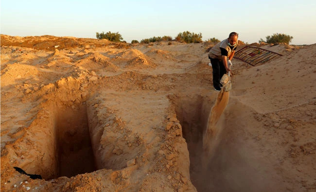 Tunisian ex-fisherman gives dignified burial to migrants who drown at sea