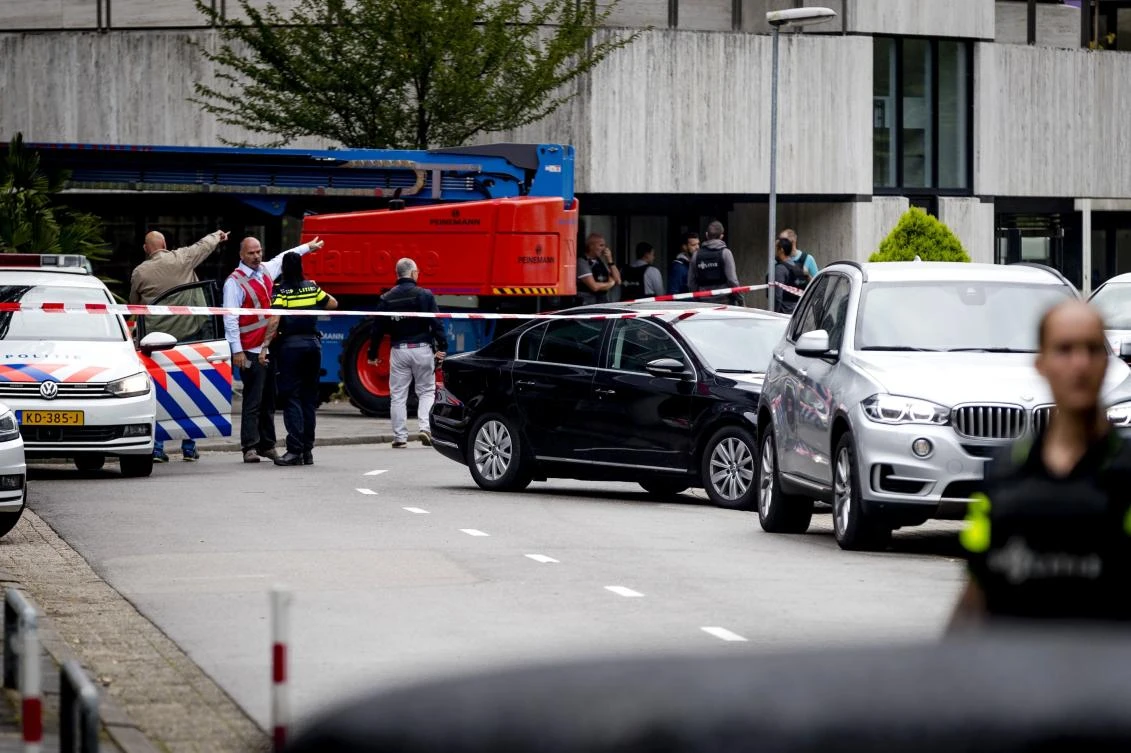 Police secure the area near the NPO 3FM public radio-television building in Hilversum, on August 17, 2017, where a hostage-taker holding a woman has been arrested. A hostage-taker has been arrested after holding a woman for 1h30 in the NPO 3FM public radio-television building in Hilversum, on August 17, 2017. (AFP)