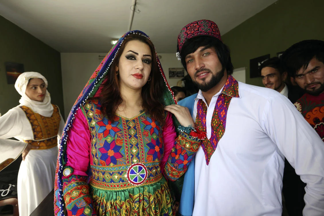 Kabul catwalk: Afghan models show off traditional clothing