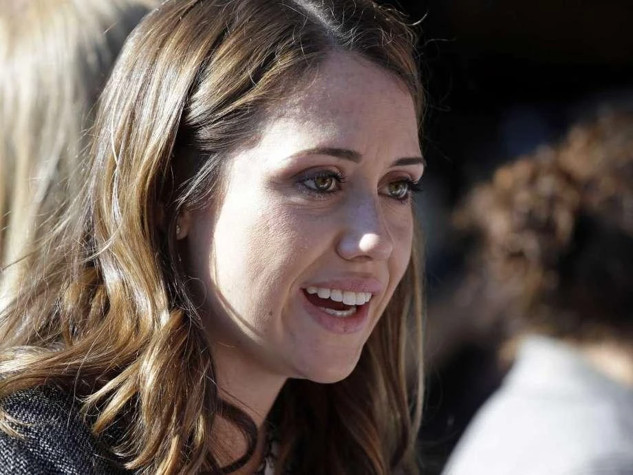 Amanda Hopkins (AP)