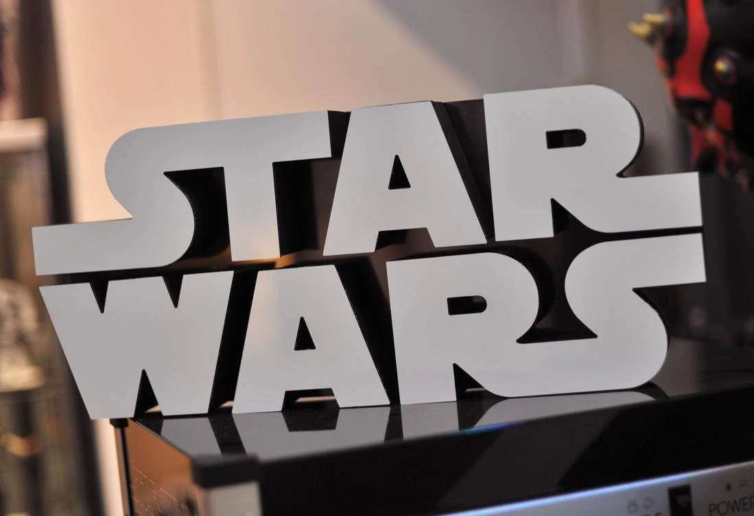 This file photo taken on November 24, 2015 shows a Star Wars logo sign atop a popcorn machine inside Rancho Obi-Wan, the world's largest private collection of Star Wars memorabilia, in Petaluma, California. Oscar-nominated filmmaker Stephen Daldry is in early talks to direct a "Star Wars" spin-off about Jedi master Obi Wan Kenobi, US media reported on Thursday. There is no script yet and no actor attached to play the bearded warrior and sage made famous by Alec Guinness, who died 17 years ago, in the original series of films. (AFP)