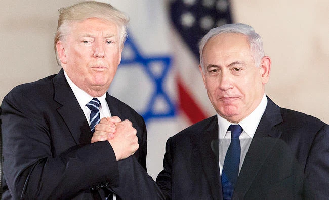 In this May 23, 2017 photo, U.S. President Donald Trump and Israeli Prime Minister Benjamin Netanyahu shake hands at the Israel museum in Jerusalem. (AP)