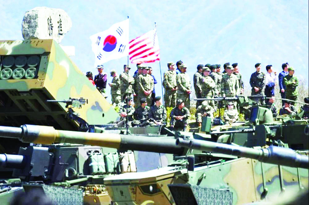 South Korea and US soldiers watch from an observation post during a joint live firing drill at the Seungjin Fire Training Field in Pocheon,65km northeast of Seoul, in this file photo. (AFP)