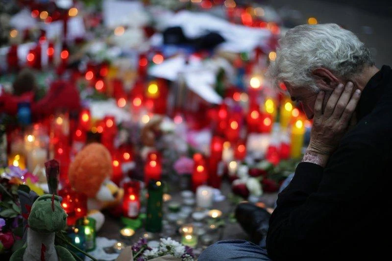 A man looks at flags, messages and candles placed after a attack killed at least 13, in central Barcelona, Spain, Saturday, Aug. 19, 2017. (AP)