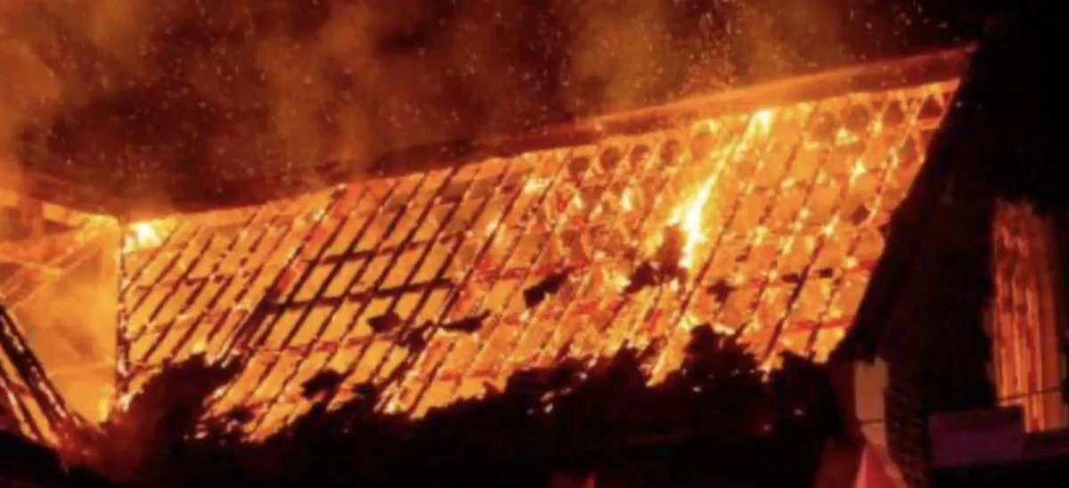 A screengrab from a video shared on social media shows the Geelong Mosque in Melbourne burning in May 2016. (Shia Waves via YouTube)