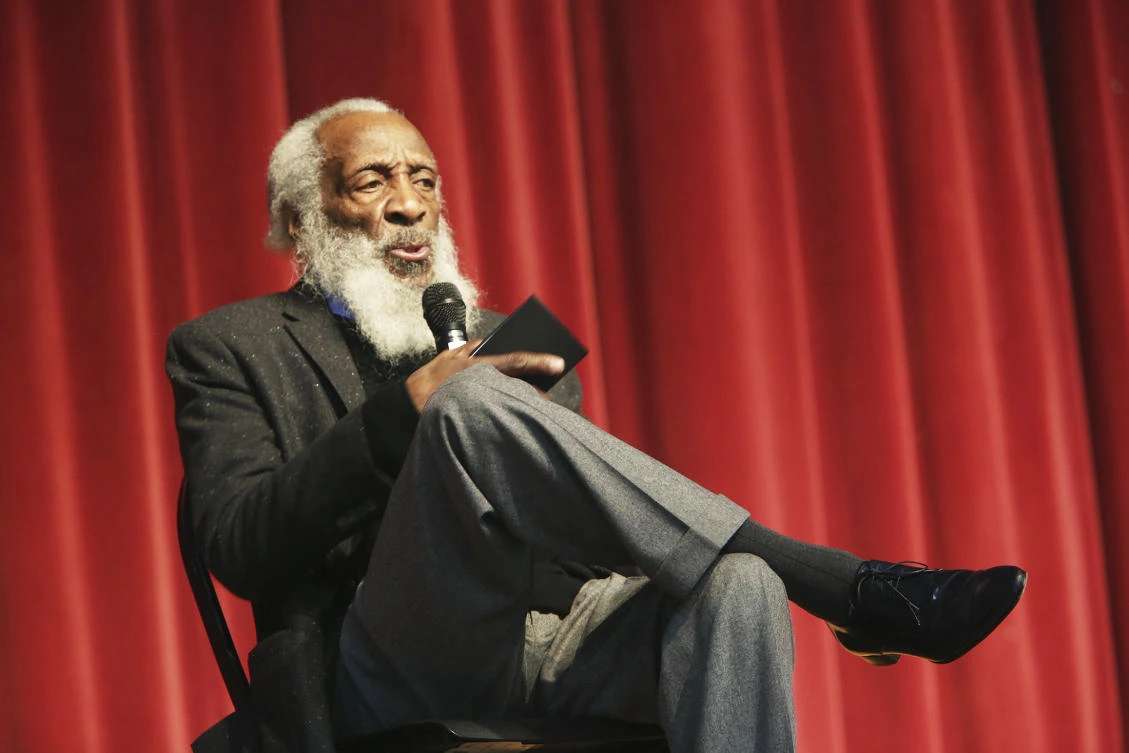 Dick Gregory talks to the crowd at the 16th annual Tampa Bay Black Heritage Festival, in Tampa, on Jan 20, 2016. (File Photo/Tampa Bay Times via AP)