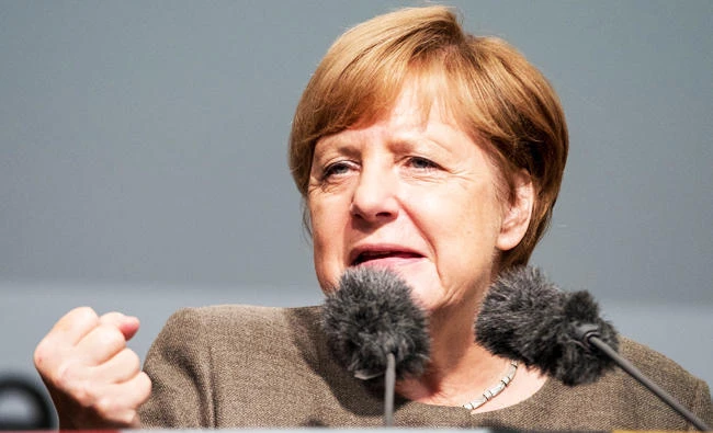 German Chancellor Angela Merkel addresses an election campaign rally of the Christian Democratic Union (CDU) in Steinhude, western Germany, in this August 18, 2017 photo. (AFP)