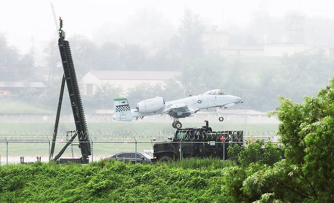A U.S. A-10 aircraft takes off at the Osan U.S. Air Base in Pyeongtaek, South Korea, in this August 10, 2017 photo. (Reuters)