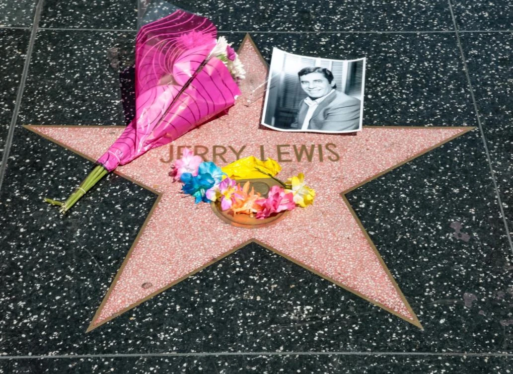 A makeshift memorial appears for late Jerry Lewis around his star on the Hollywood Walk of Fame in Los Angeles, California, US, on August 20, 2017. (Reuters)